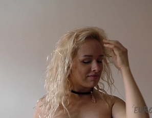 011818_hot_blonde_lucia_jacks_herself_off_with_a_vibrator_while_her_pussy_is_opened_up_like_a_flower_by_a_gyno_speculum_rfo