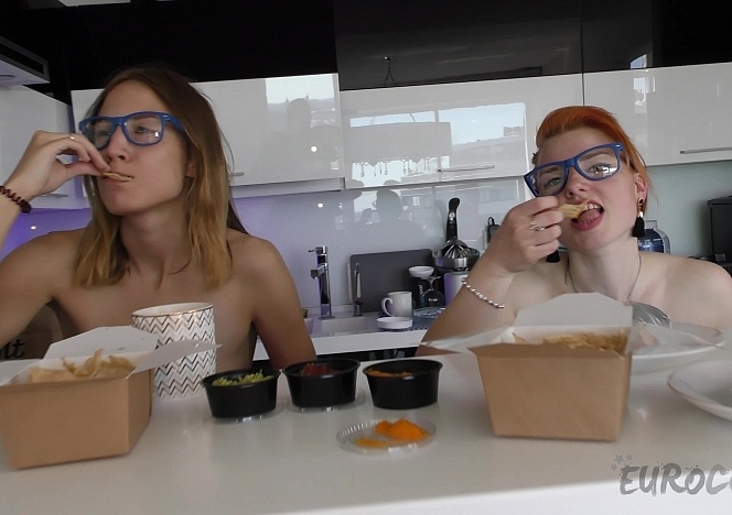 012621_asmr_mukbang_video_miss_pussycat_eating_lunch_cruchy_mexican_food_with_spinner_ginger_rikki