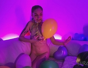 020426_adele_popping_balloons_and_masturbating_with_a_dildo