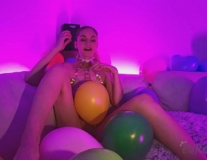 020426_adele_popping_balloons_and_masturbating_with_a_dildo