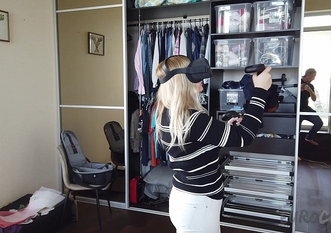 031820_blonde_mia_came_over_to_try_virtual_reality_and_ended_up_giving_a_great_blowjob_pov_and_she_loves_tasting_licking_cum_cumplay