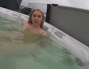 032522_hot_girl_adriana_underwater_jacuzzi_masturbation_with_a_big_thick_glass_dildo_closeups