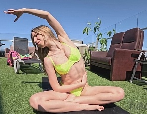 050725_naked_yoga_teen_kitti_kate