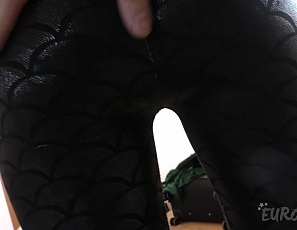 050918_spinner_andy_teen_gives_me_a_between_the_scenes_blowjob_with_cum_dribbling_on_her_tongue