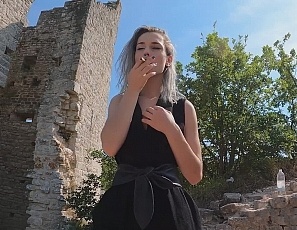 061423_hot_poppy_masturbating_in_castle_ruins_while_on_vacation