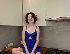 071420_polyna_masturbating_with_hot_peppers_and_lets_cameraman_finger_blast_her_until_she_squirts_female_cum