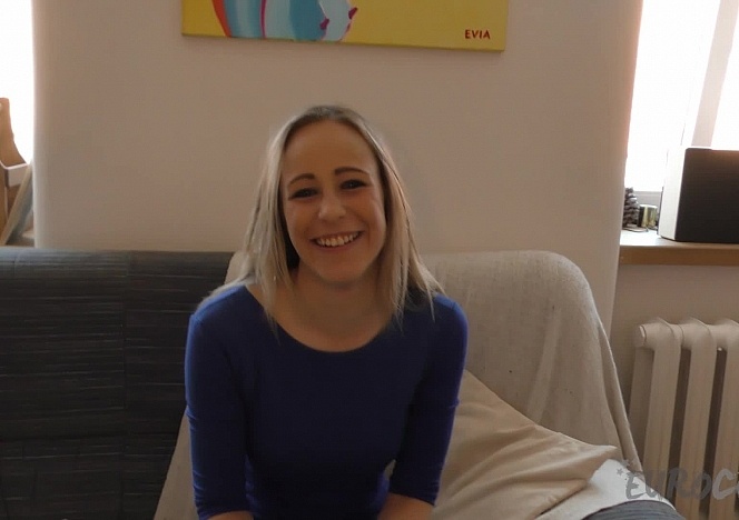 091417_hot_blonde_new_girl_18yo_kerry_makes_her_first_time_naked_casting_video