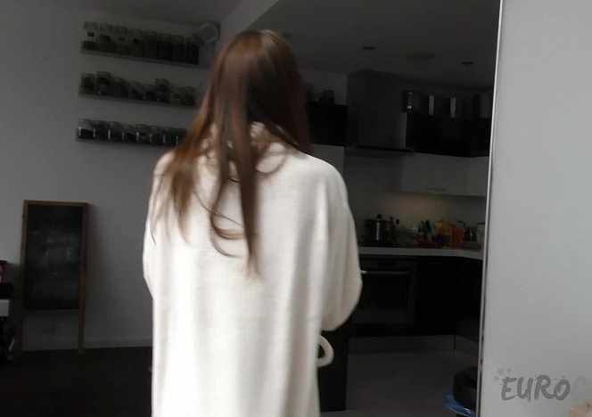 092920_pretty_fresh_face_18yo_model_sanija_voyeur_naked_at_home_fly_on_the_wall
